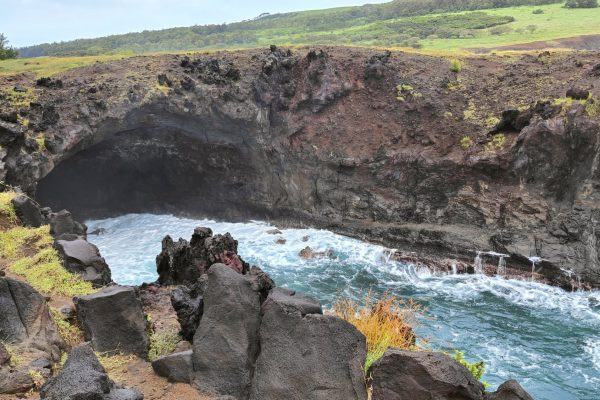 Ana Kai Tangata. Isla de Pascua