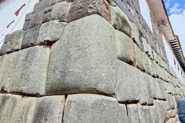 Calle Inca Roca. Cuzco