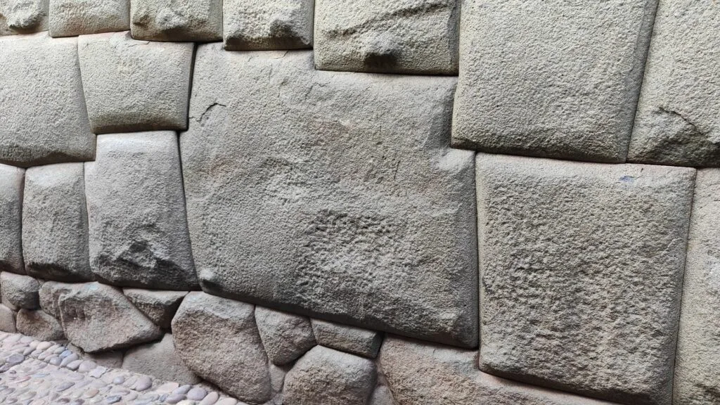 Piedra 12 ángulos